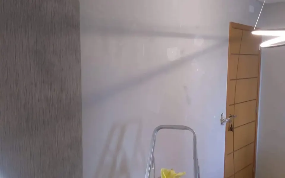 Parede de destaque – Pintura de Apartamentos no Guarujá | RP Pinturas